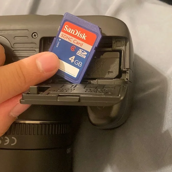 Canon Black DSLR Camera - Picture 9 of 9